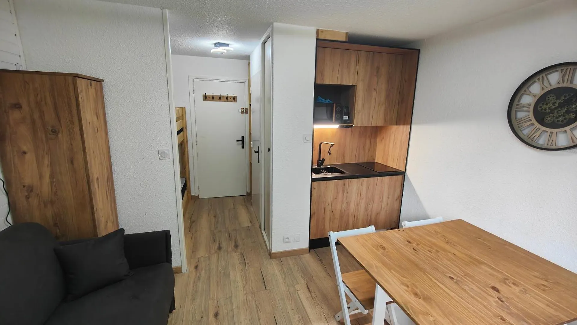 Studio Avenue De La Muzelle Menage Et Draps Inclus Proche Belle Etoile Et Esf Les Deux Alpes 0*,  France
